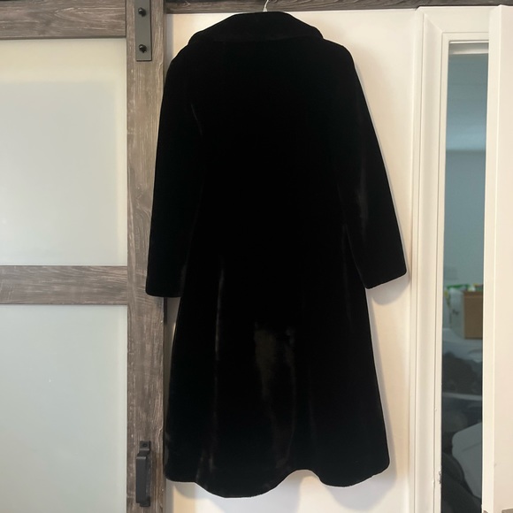 Gorgeous Black Faux Fur coat. - Picture 3 of 3